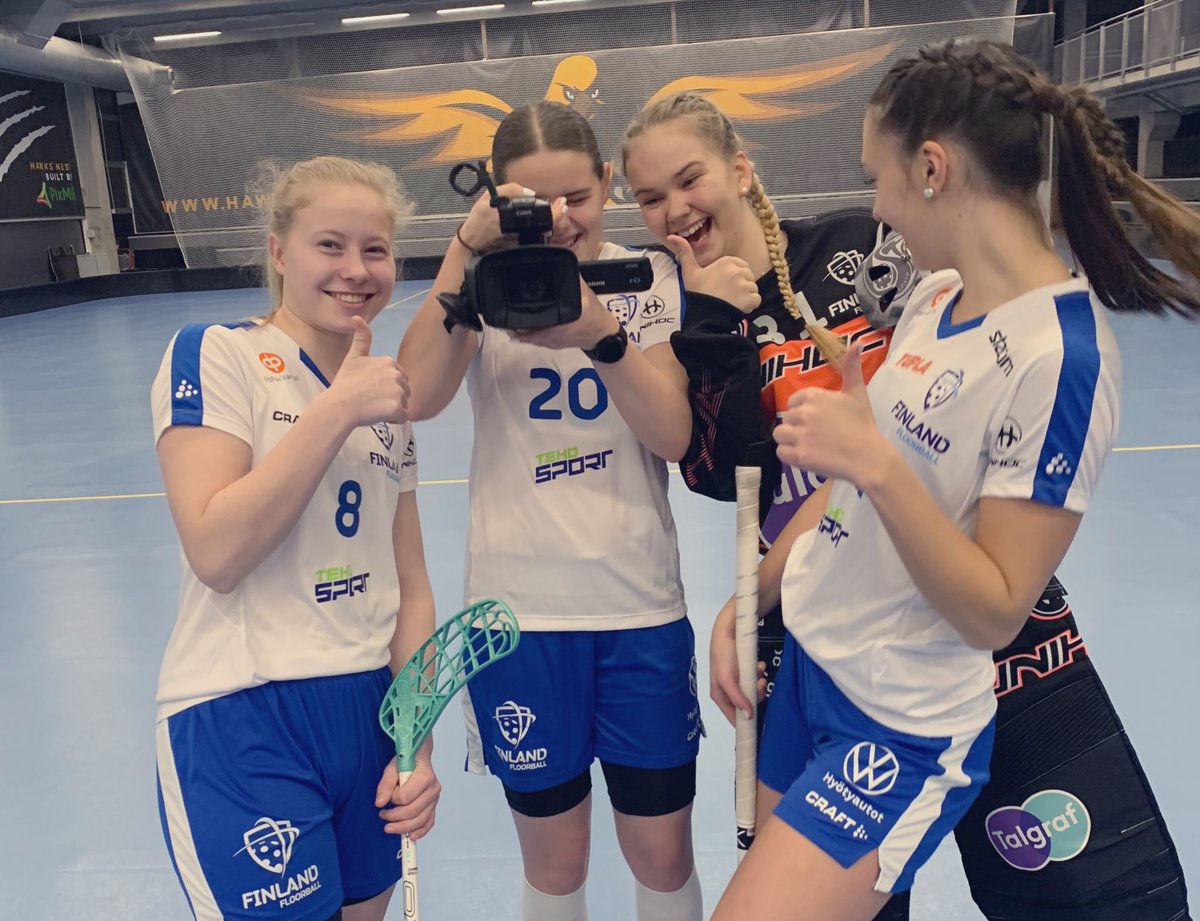 ojalajus's tweet image. Suomen U19-tytöillä kuvauspäivä @ArenaCenter:issä. @VilleVuorinen42 kameroi lauloi ja mimmeillä tuntui olevan hauskaa. Viikonloppuna isketään Ruotsia vastaan Uppsalassa. #salibandy 📸🇫🇮