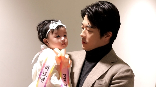 O Xrhsths へいん Sto Twitter 권상우 クォンサンウ情報 俳優クォン サンウがチョン ジュノ夫婦娘ユ タムに会った 1月28日放送されるtv Chosun芸能番組 世の中どこにもない 妻の味 回ではチョン ジュノ夫婦が久しぶりに近況を伝えてうれしいということを