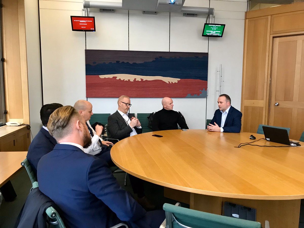 coyleneil's tweet photo. Good to meet Knives Down, Gloves Up @NoToKnives with @ENGIE_Places_UK and hope a permanent base can be identified in Southwark for their training and support for young people https://t.co/wYUkGOGdE7