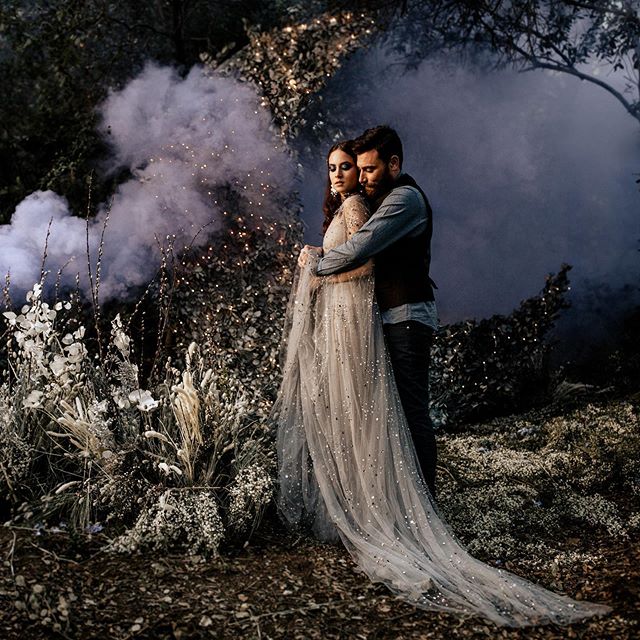 CELESTIAL LOVE ☪️
Ver las fotos de este shooting que diseñamos para <a href="/TheCreFest/">The Cre Fest</a>  nos transporta a ese set de naturaleza inerte y mágica que nos FLIPA ⚡️
-
Pics <a href="/chrisandruth/">Ruth Watson</a> • Production <a href="/freshandwood/">Fresh and Wood</a> • Dress <a href="/MarcoyMariaMODA/">Marco & María</a> • Make up <a href="/lmartinmakeup/">laiamartinmakeup</a>