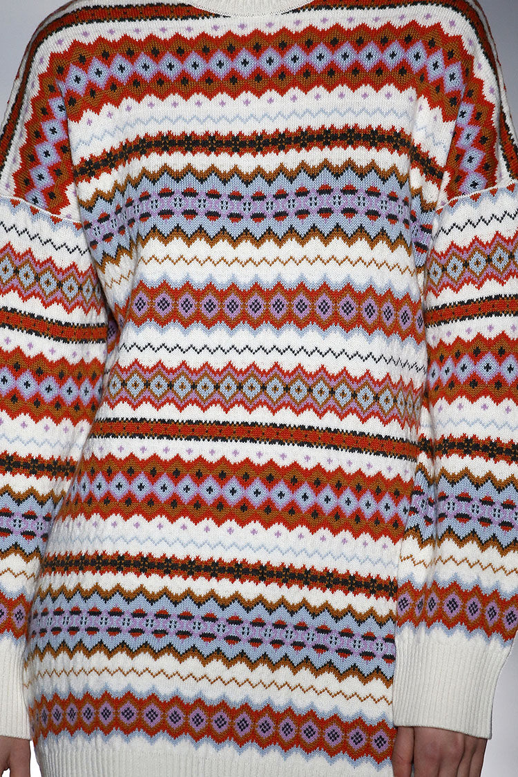 Close up shot • FW19/20 ✨ #leborgabalaFW1920 #catwalk #fashionshow #autumn #winter #cool #knitwear #color #cold #colors #weather #fashionstyle #womenwear #FW1920 #fallwinter1920