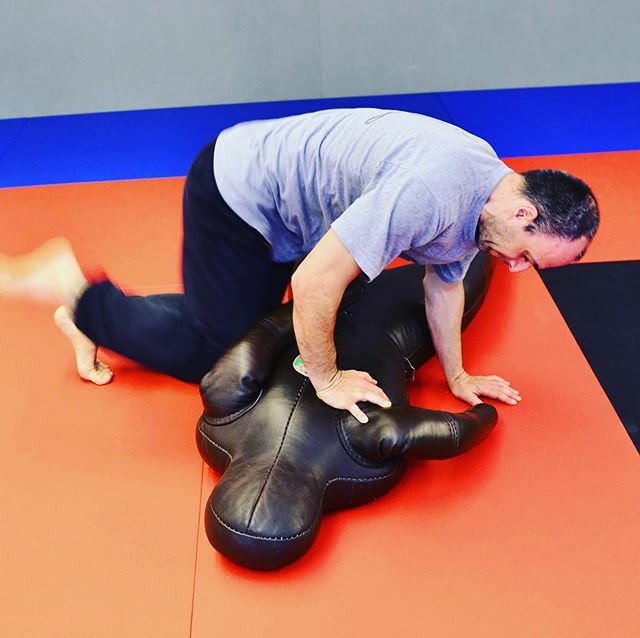 NugMuiFightclub's tweet photo. #Upps abgerutscht und mit dem Knie hängen geblieben;-) #fitfam #fitspo #thesweatlife #heretocreate #motivation #trainhard #noexcuses #youcandoit #getstrong #nopainnogain #trainingday # #fitspiration #StopExercising #StartTraining #nugmui https://t.co/NbmrbPp6UE https://t.co/6GTSV4lrm7