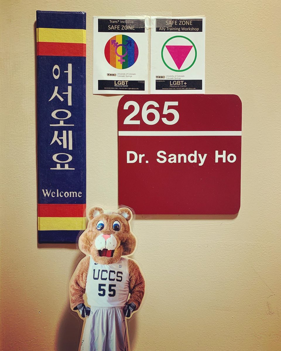 DrSandyHo's tweet photo. Thanks @UCCSAlumni #FlatClyde is diggin my @uccs office! #UCCSfuelsSUCCESS https://t.co/QhVZ8nkRUv