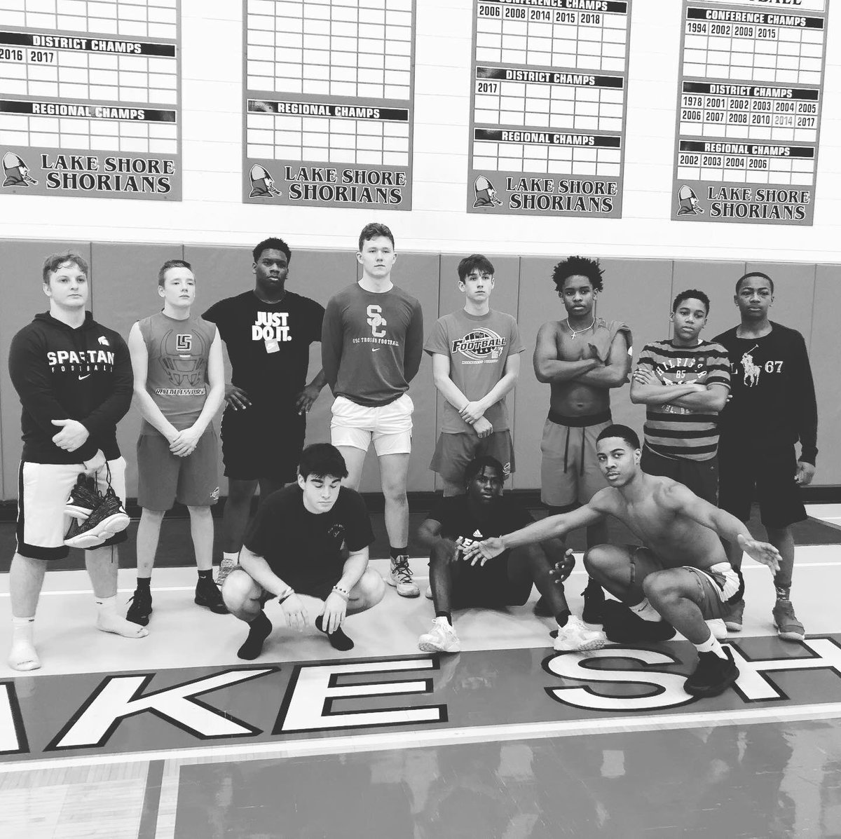 CoachRayO3313's tweet photo. @lakeshorefootb1 We workinβ! Keep growing the number. Success comes to those who dedicate themselves to putting in the work. There are zero substitutes. #WinTheAM #WinAtEverything https://t.co/E9dWYv8qR2