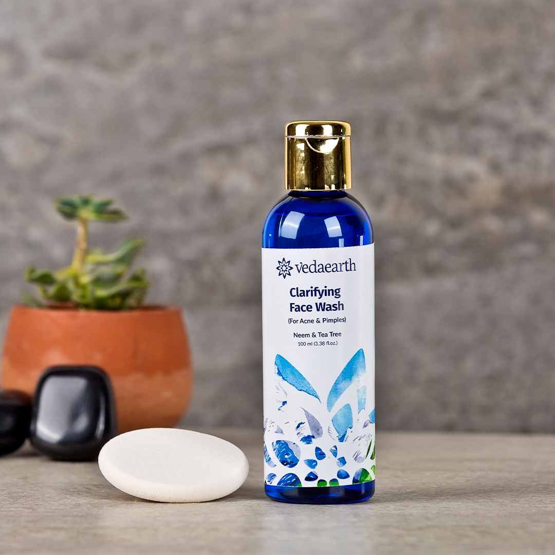 Presenting the new Clarifying Face Wash,a formulation that comes with the goodness of natural #Neem and #TeaTree, both of which offer relief from acne and pimples and the stubborn marks. Welcome the New Year with our all-new #ClarifyingFaceWash. Shop Now- bit.ly/3aOpBFQ