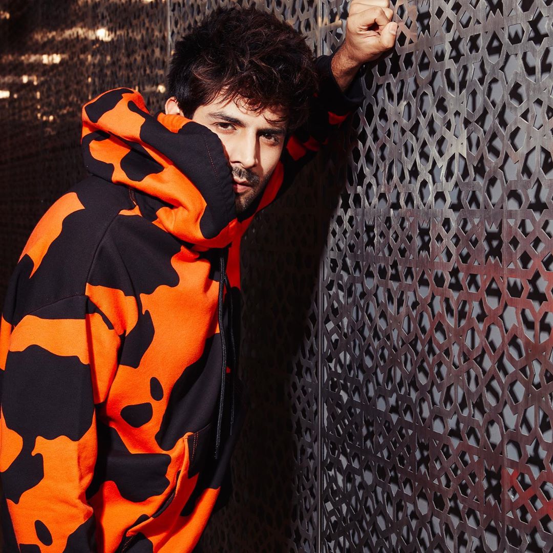 TheAaryanKartik's tweet photo. I see you 👀 🧡
#Veer #LoveAajKal https://t.co/7nvqG6KB3P