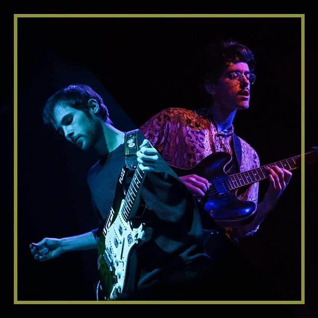 NaDirCollective's tweet photo. Lo abbiamo detto e lo ripetiamo: per noi gli @handlogic sono uno dei gruppi più entusiasmanti degli ultimi anni di musica italiana, una band che è in grado di cetrifugare sensibilità pop, dinamica rock e colori elettronici, controllando anche dal vivo un… https://t.co/Y9s9ybJatA https://t.co/dOQp4e22qa