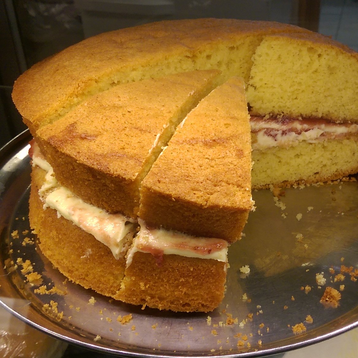Another packed day in St Mary's Community Cafe, in no small part due to our wonderful home made cakes and Barista Coffees. Pop by tomorrow for coffee and cake for under £4

#Coffee #sheffieldissuper #sheffield #timecredit #stmarys #community #repurposedfood #cake #coffeeandcake