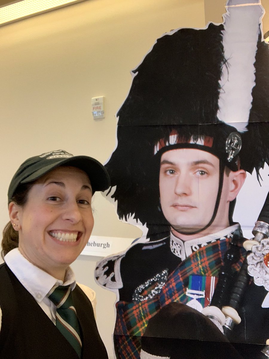 violingrl2004's tweet photo. #burnsintheburgh #selfiestation #pipemajor #bagpipes #BurnsNight2020 #BurnsNight https://t.co/DsXto0rVca