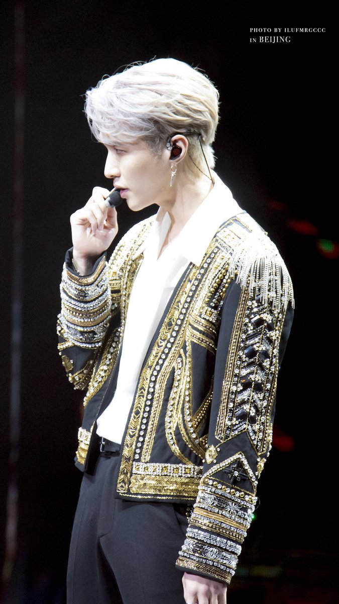 XbackINA's tweet photo. [📸] 030819 GrandLine The 1st Concert in Beijing 4P. [ Cr : ilufmrgccc ] #LayGrandLine_BJ #LayZhang #ZhangYixing #producerLayZhang @layzhang @lay_studio https://t.co/ouoQD3YgIc
