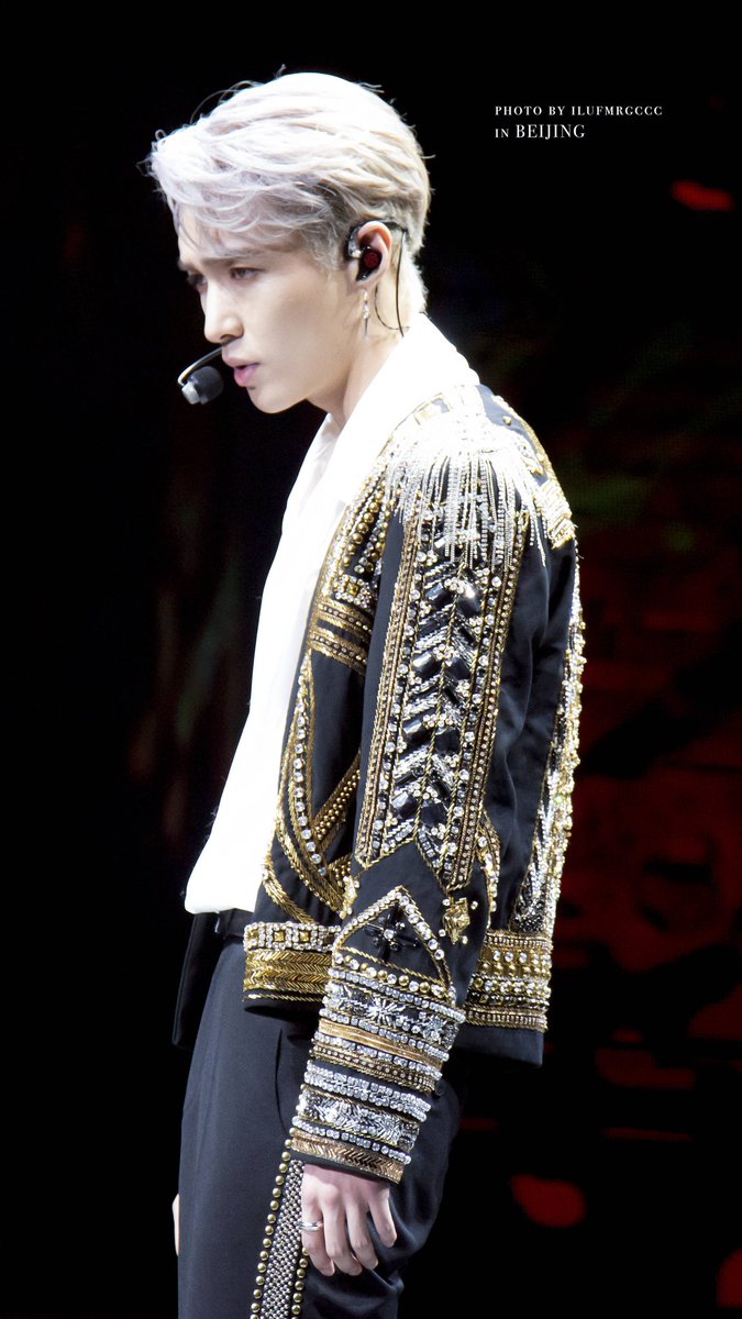 XbackINA's tweet photo. [📸] 030819 GrandLine The 1st Concert in Beijing 2P. [ Cr : ilufmrgccc ] #LayGrandLine_BJ #LayZhang #ZhangYixing #producerLayZhang @layzhang @lay_studio https://t.co/HqJrfBI34p
