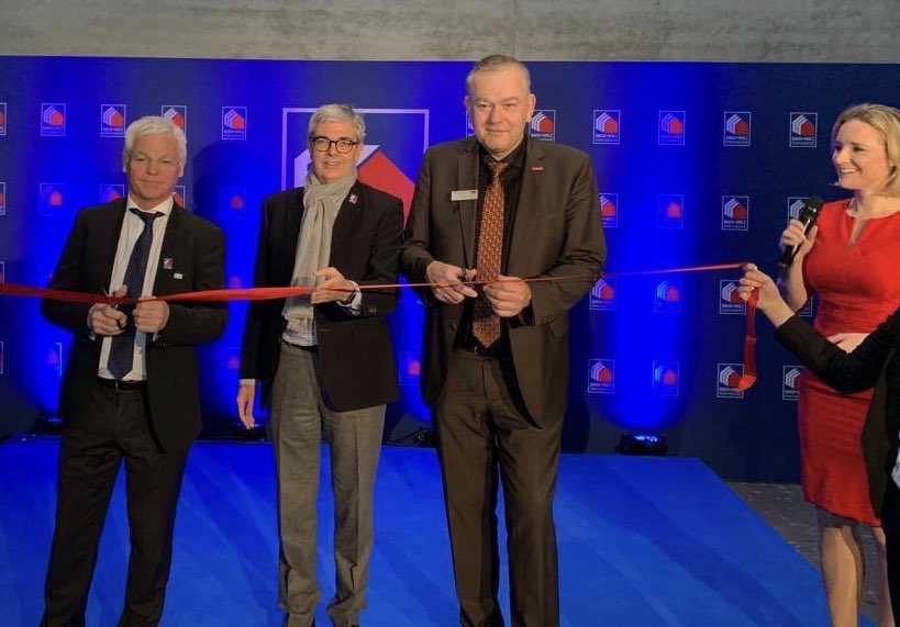 DachdeckerRLP's tweet photo. DACH+HOLZ vom 28.-31. Januar 2020 in Stuttgart 👍🏡
Spitzentreff für die nationale und internationale Dach- und Holzbaubranche.
Mit dabei natürlich auch der ZVDH als DIE Berufsorganisation im Dachdeckerhandwerk😊.
Eindrücke unseres Messerundgangs am 1.Tag. @zvdhdachdecker https://t.co/BPO6FBtXBU