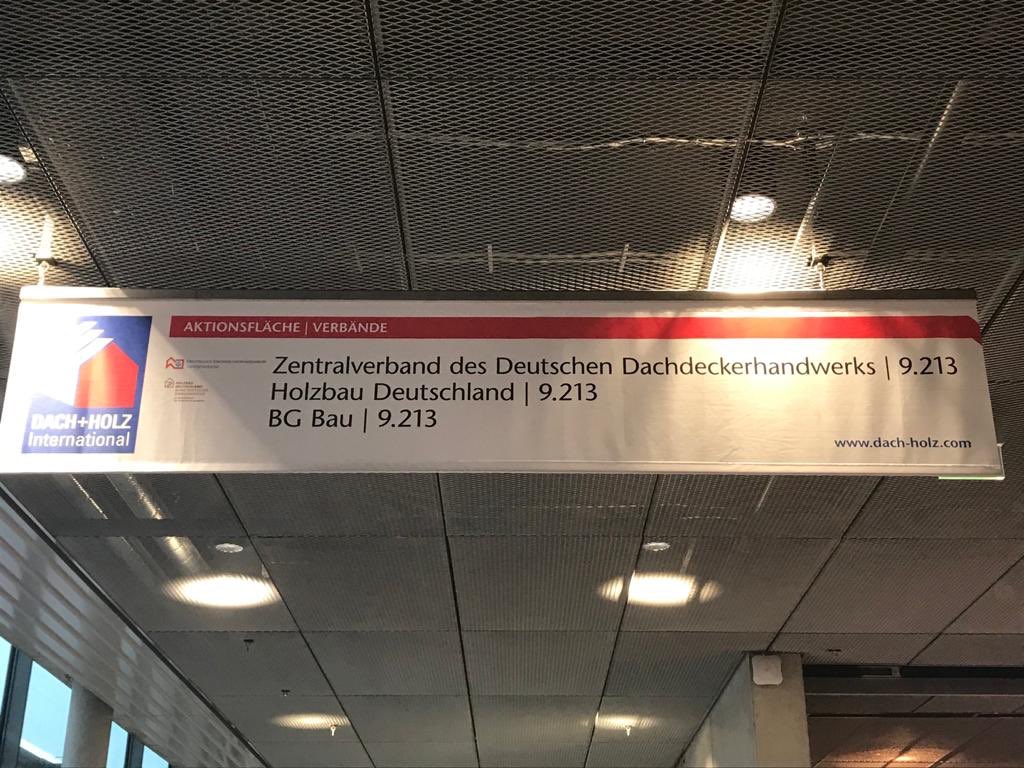 DachdeckerRLP's tweet photo. DACH+HOLZ vom 28.-31. Januar 2020 in Stuttgart 👍🏡
Spitzentreff für die nationale und internationale Dach- und Holzbaubranche.
Mit dabei natürlich auch der ZVDH als DIE Berufsorganisation im Dachdeckerhandwerk😊.
Eindrücke unseres Messerundgangs am 1.Tag. @zvdhdachdecker https://t.co/BPO6FBtXBU