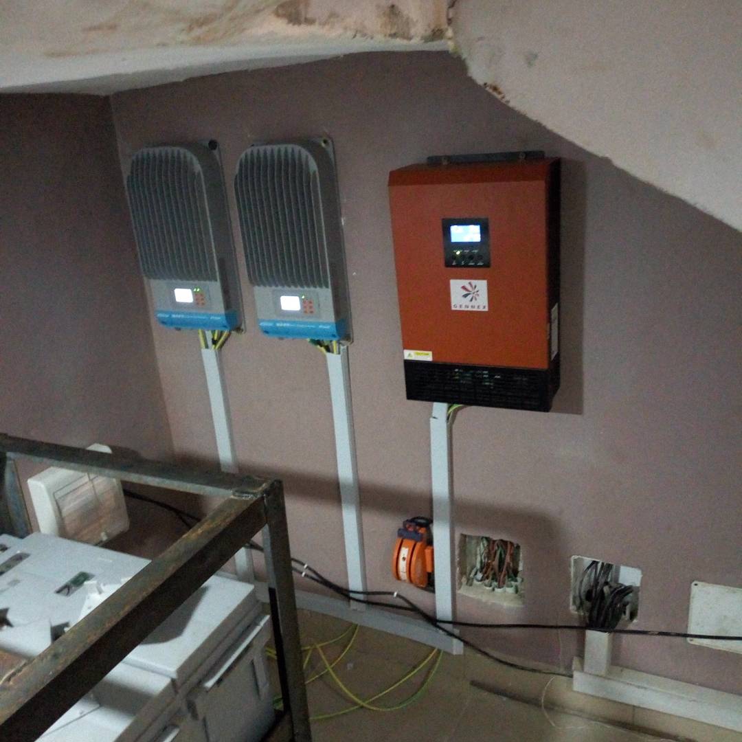 xyno77's tweet photo. @BUBLAGOS @oakstyleng @Ajaywears @mildred_ojm @firstevent_ Dm me for your solar power projects. You can also reach me on @mazinegroup or call/chat 08117398294 https://t.co/S1Sn8DxEIn