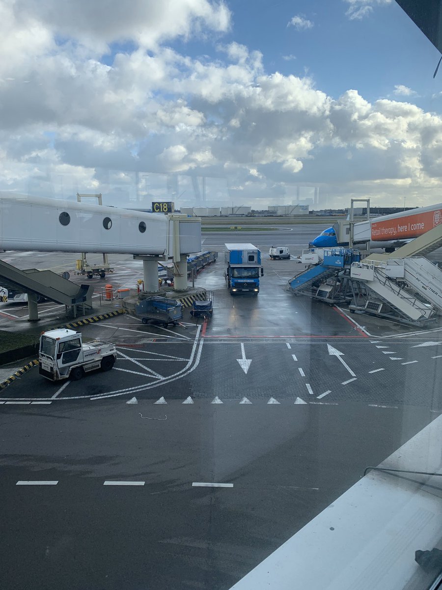 M_Dasselaar's tweet photo. Met klant @KLM onderweg naar @EURO2020 speelstad Kopenhagen waar we deze dagen alle @UEFA Commercial Partners ontmoeten en de plannen voor het EK verder vormgeven #lovemyjob #eventmanagerlife https://t.co/uDJNfakWrB