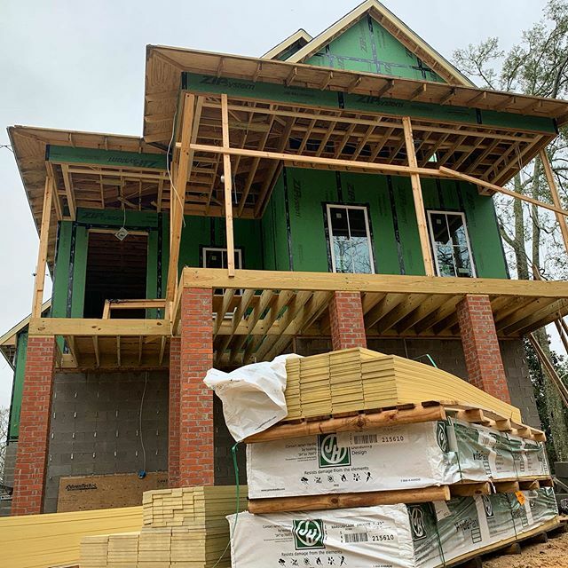 SShieldSocial's tweet photo. If the siding is yellow, it’s definitely the real deal! James Hardie Hardirplank HZ10 was designed for our climate, it will perform well in a hot and humid weather just as well on a dry and cold day! Choose the best for your next project! #siding #siding… https://t.co/ijfotADPVR https://t.co/6gBYd5ooLl