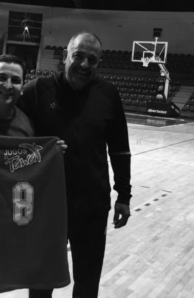 PalafoxDavid's tweet photo. Muchas gracias mi queridísimo Rafa Willis 🇲🇽 por invitarme a regresar a las canchas🏀 
#MambaMentality #8Kobe https://t.co/QWFZu5rcYW