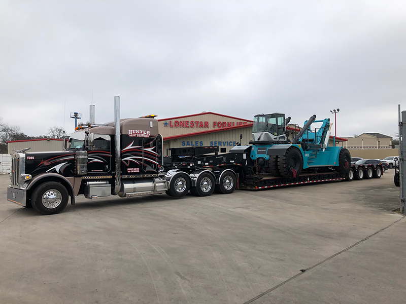 KCLiftTrucks's tweet photo. Heavy lift trucks need big trucks for transport! Another #Konecranes Lift Trucks is on delivery to a new customer in Houston. 
A special thanks to Lonestar Forklift for their local support in the deal. Have a #safe trip!! 
#kclifttrucks https://t.co/NK2lrUlDAf