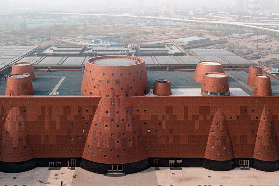 BIMMonde's tweet photo. Le cabinet Bernard Tschumi #Architectes a récemment achevé la #construction du Tianjin Binhai Exploratorium, un musée de 33000 mètres carrés situé à Tianjin, en Chine. 🙌💥
https://t.co/jlMKE736Kq https://t.co/p6WgTbutAR