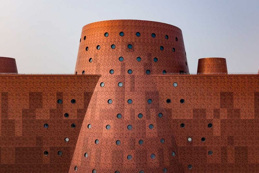 BIMMonde's tweet photo. Le cabinet Bernard Tschumi #Architectes a récemment achevé la #construction du Tianjin Binhai Exploratorium, un musée de 33000 mètres carrés situé à Tianjin, en Chine. 🙌💥
https://t.co/jlMKE736Kq https://t.co/p6WgTbutAR