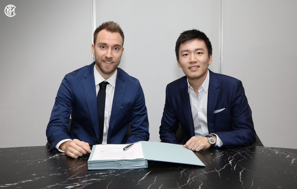 Inter_jp's tweet photo. ✍️🤝 | 契約締結　

@ChrisEriksen8 😍⚫️🔵

#WelcomeChristian #NotForEveryone https://t.co/TPJU5qQyax