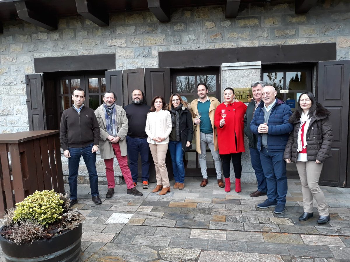 DOBierzo's tweet image. El CRDO Bierzo ha reunido hoy a los presidentes de las distintas denominaciones de origen vinícolas de CyL para abordar políticas en común y líneas de acción ante los próximos retos del mercado del vino. Los #vinos de #ElBierzo y el #botillo también han estado presentes.