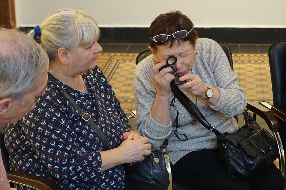 spblfb's tweet photo. In cooperation with Stieglitz Academy, we organized a series of lectures for visually impaired people. The first lecture was dedicated to the history of glass and its application in the interiors of the Academy. 

#glass #art #library https://t.co/9fcqUKMwQg