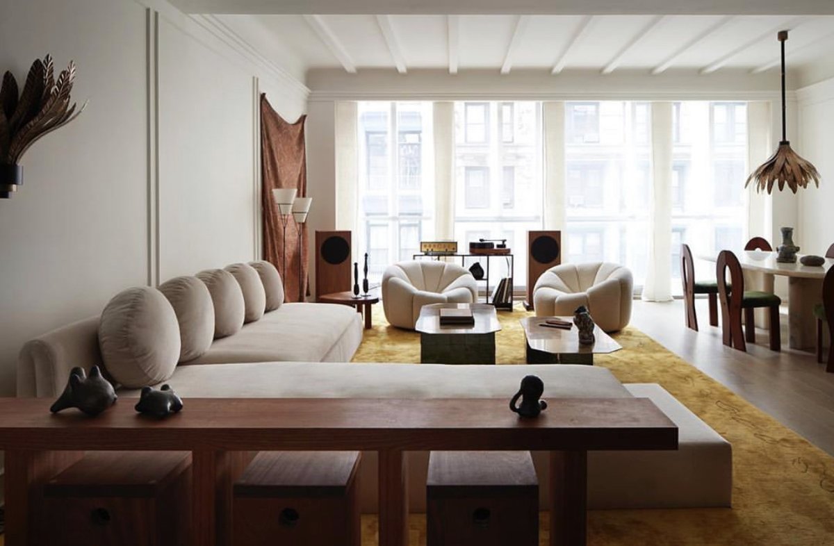 Golden hues from @studiogiancarlovalle. Color palette inspiration, photo from @stephenkentjohnson with styling from <a href="/colinking/">Xolin King</a>. 

Tag <a href="/archdigest/">Architectural Digest</a>.