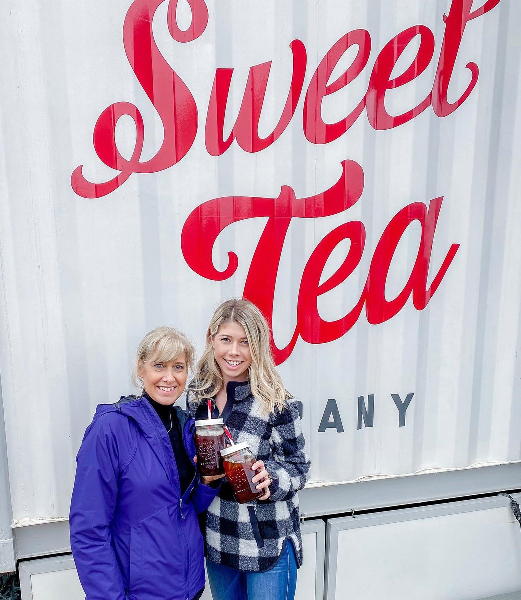AlabamaSweetTea's tweet photo. Thanks for stopping by to see us in Waco, @meredithsfinds!  We appreciate it!

#alabamasweettea #sweetsouthernclassic #icedtea https://t.co/EVG7qKfYyV