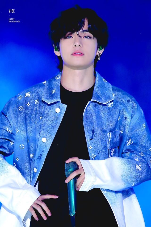 armywithluv1306's tweet photo. Macam barbie  tapi hensem lagi 🥰🥰🥰🥰🥰 @BTS_twt https://t.co/0sI5FehF8l