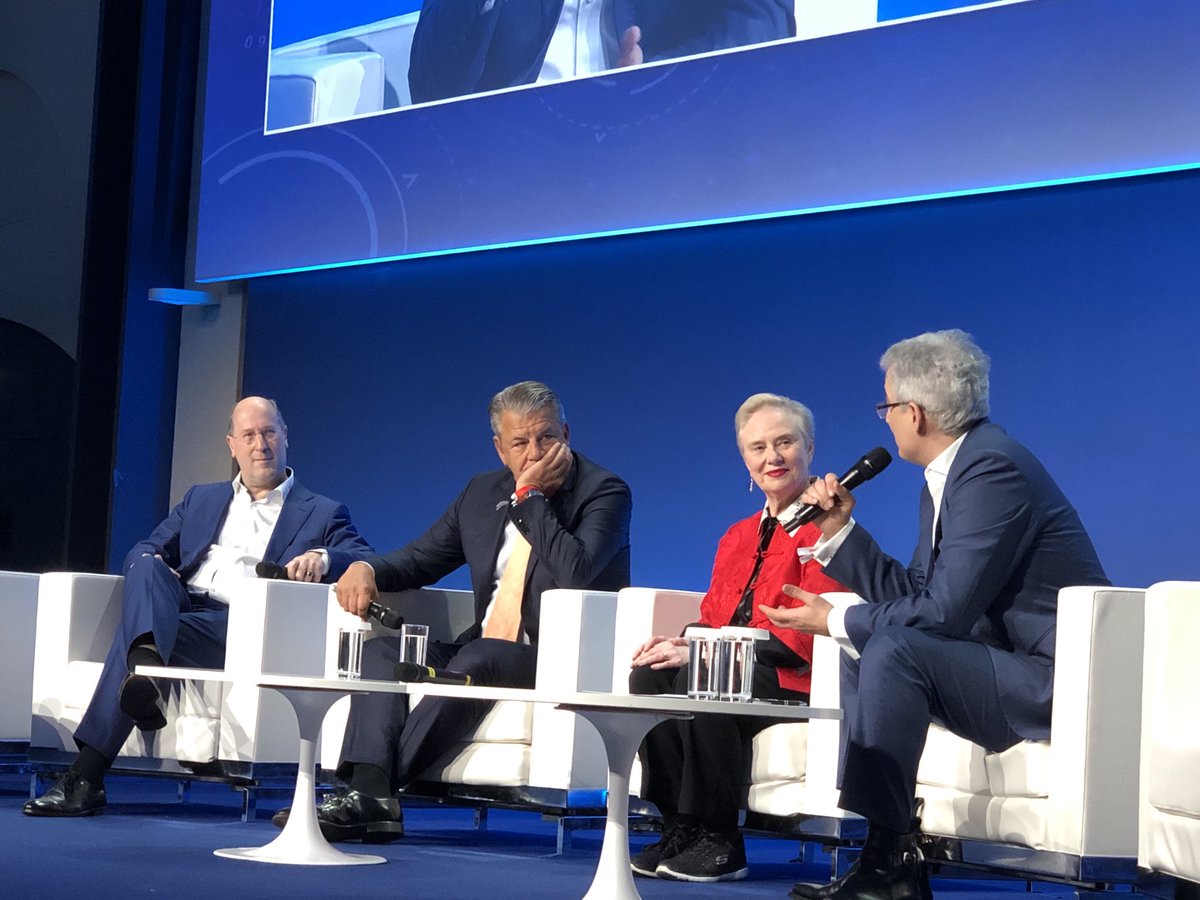 ParisFinForum's tweet photo. RT @crowdfundinside https://t.co/unRF62hesI Cooperation in finance industry in a digital age: discussion with ⁦@WesternUnion⁩ ⁦@Mastercard⁩ ⁦@EBFeu⁩ #PFF20 #Fintech
