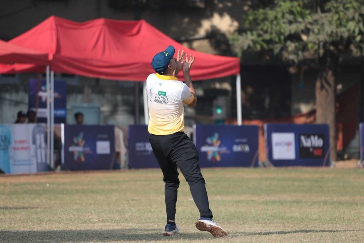 Mumbai_Games's tweet photo. Will he take it or miss it?
Comment down the best catch you have ever witnessed.🏏 

#KhelnaHai #MumbaiGames #Cricket #Elite https://t.co/ENYQM5XoJV