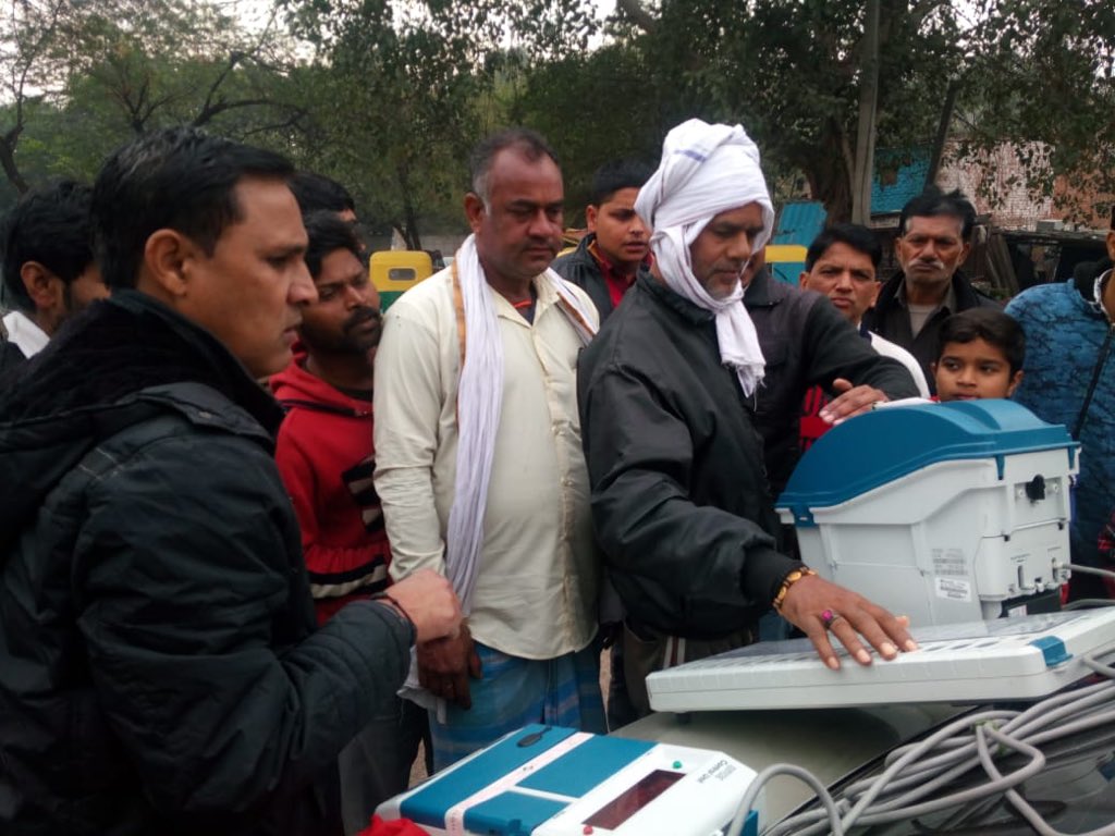 GreyMattersPR's tweet photo. A #VoterAwareness Programme was conducted today by @ECISVEEP at #DelhiCantt., #OldNangal & #BalijeetNagar.
Aim was to make general public familiar with #EVM, #VVPAT.
@deonewdelhi
#MeriDilliMeraVote
#DelhiAssemblyElections2020 #IWillVote https://t.co/KMufaZaliU