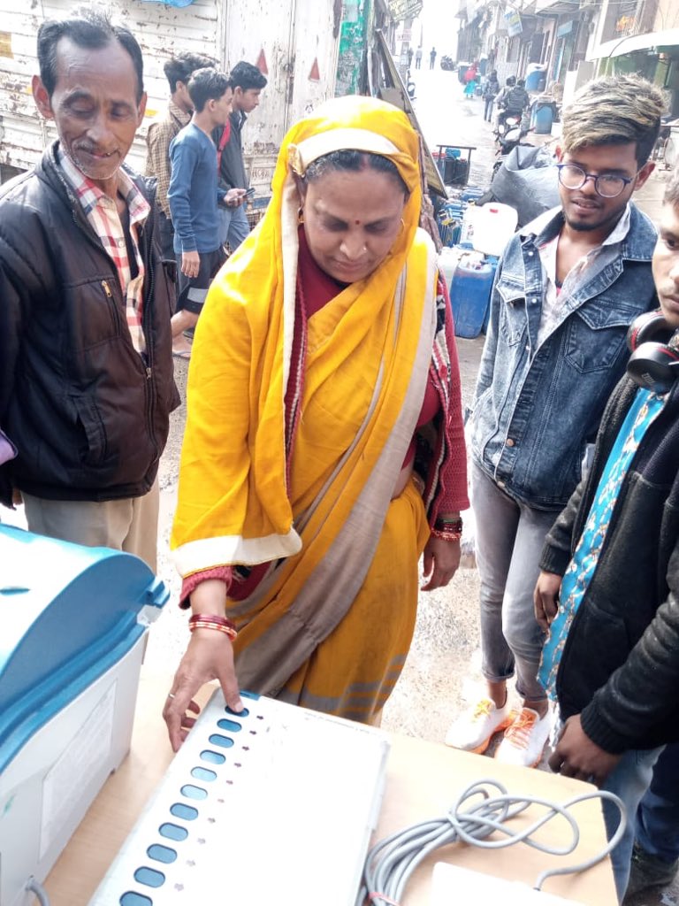GreyMattersPR's tweet photo. A #VoterAwareness Programme was conducted today by @ECISVEEP at #DelhiCantt., #OldNangal & #BalijeetNagar.
Aim was to make general public familiar with #EVM, #VVPAT.
@deonewdelhi
#MeriDilliMeraVote
#DelhiAssemblyElections2020 #IWillVote https://t.co/KMufaZaliU
