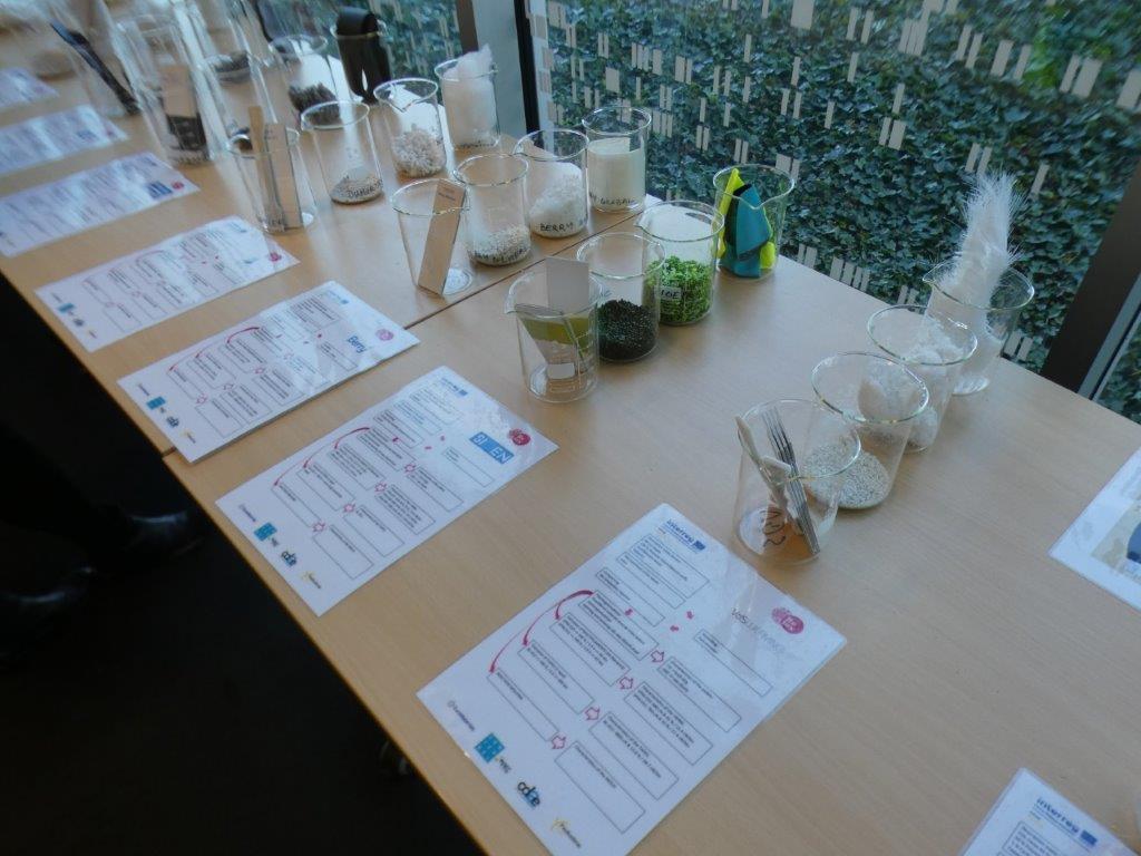 De nombreux échantillons présentés et tests effectués dans le cadre <a href="/DoTheRetex/">RETEX</a> . Que ce soit dans le domaine du recyclage mécanique ou de la voie plasturgique, du très concret à portée de main afin d’encourager de nouveaux développements. #NoTextileToWaste #DoTheRetex