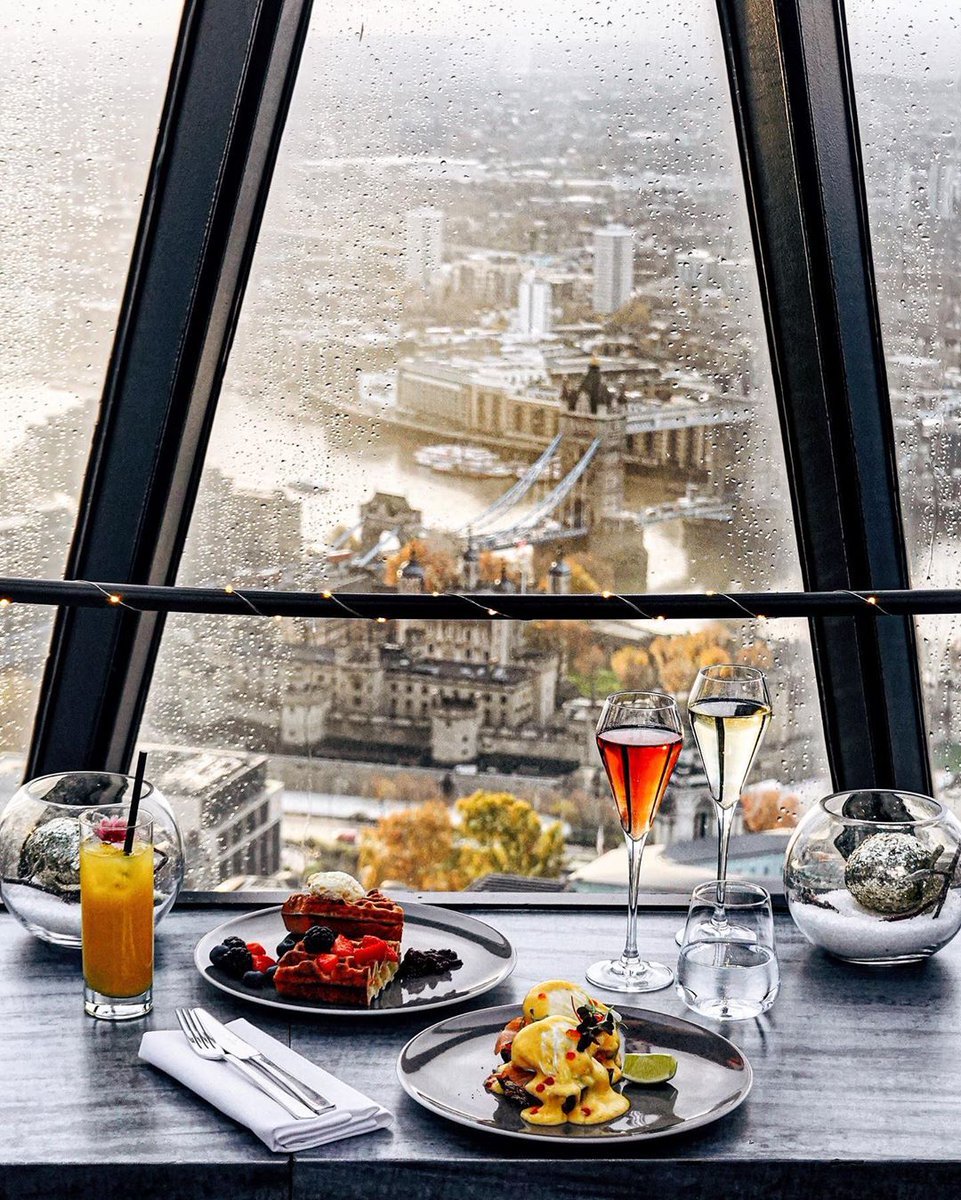 Stunning Street Photography in London by Alex Zouaghi photogrist.com/london-alex-zo… #streetphotography #London