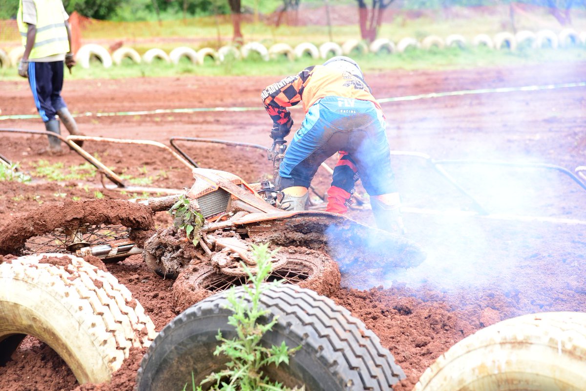 EAMSClub's tweet photo. A little action from MX1 #MX4Life #MX2 #MotoCross #LetsNduthis #FIMAfrica https://t.co/2tNZ4OQMsz