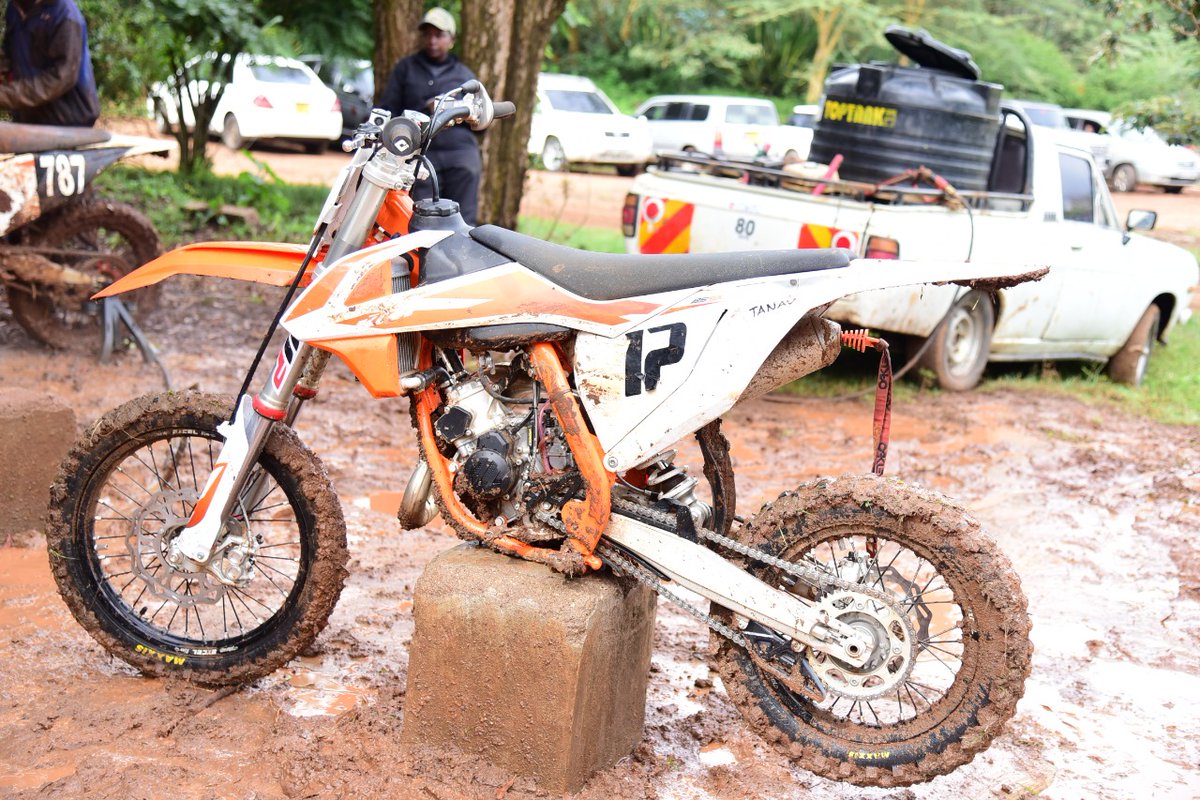 EAMSClub's tweet photo. A little action from MX1 #MX4Life #MX2 #MotoCross #LetsNduthis #FIMAfrica https://t.co/2tNZ4OQMsz