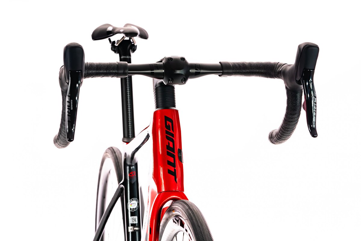 Giant_ESP's tweet photo. ¿Máxima comodidad y velocidad en una misma bici? POR SUPUESTO! Giant lo tenía claro. Más rápida e igual de cómoda que siempre. La #DefyAdvancedPro1 es todo lo que necesitas para tus retos más desafiantes!
#DefyLimits
https://t.co/IpAjKTFwNR https://t.co/dtjD2F1vmw