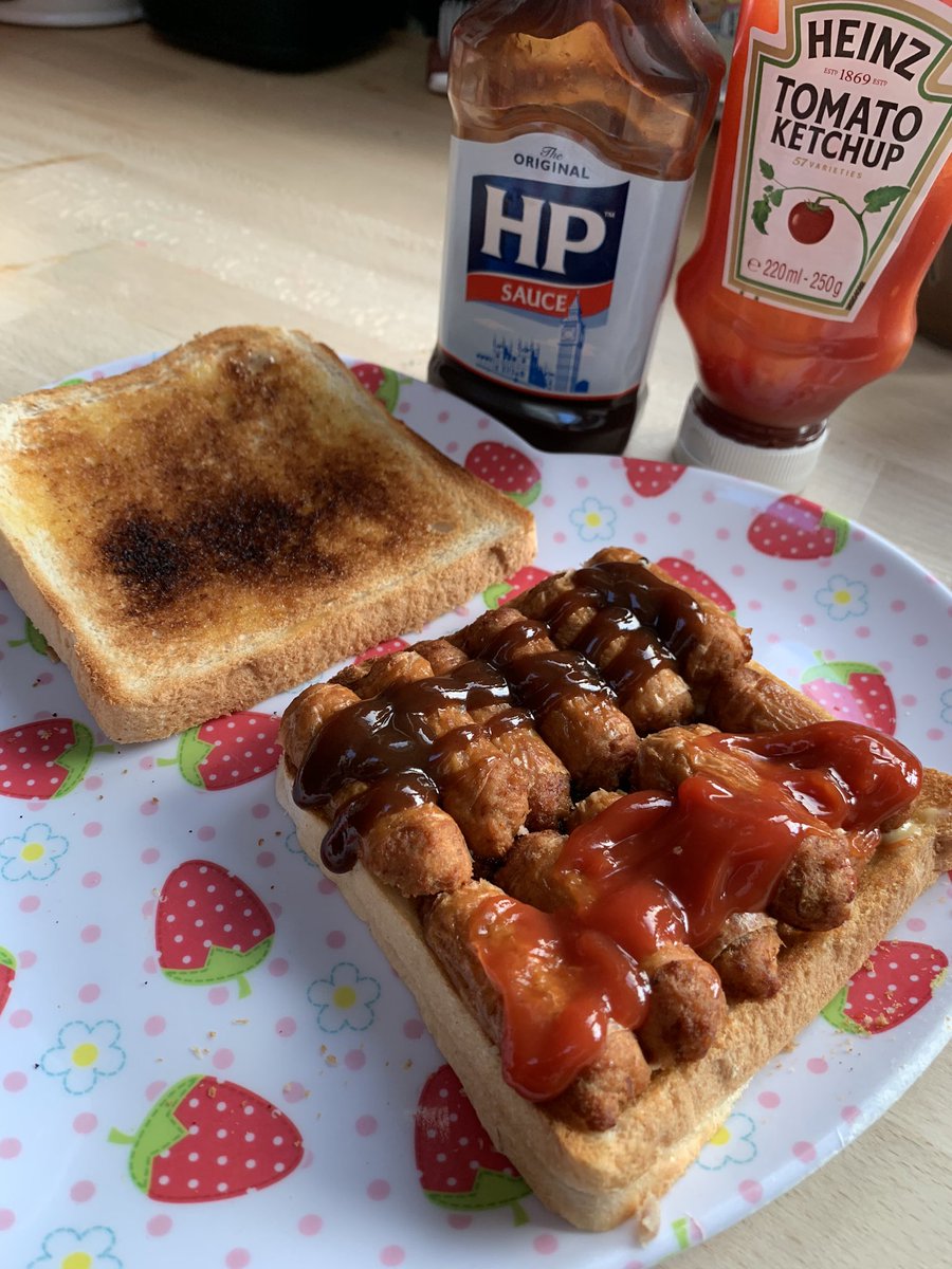 SuitorBrothers's tweet image. Right Twitter.... put this to bed for me.... is it Brown??? Or Red sauce on your Sausage Sambo? RT for Brown. LIKE for Red.