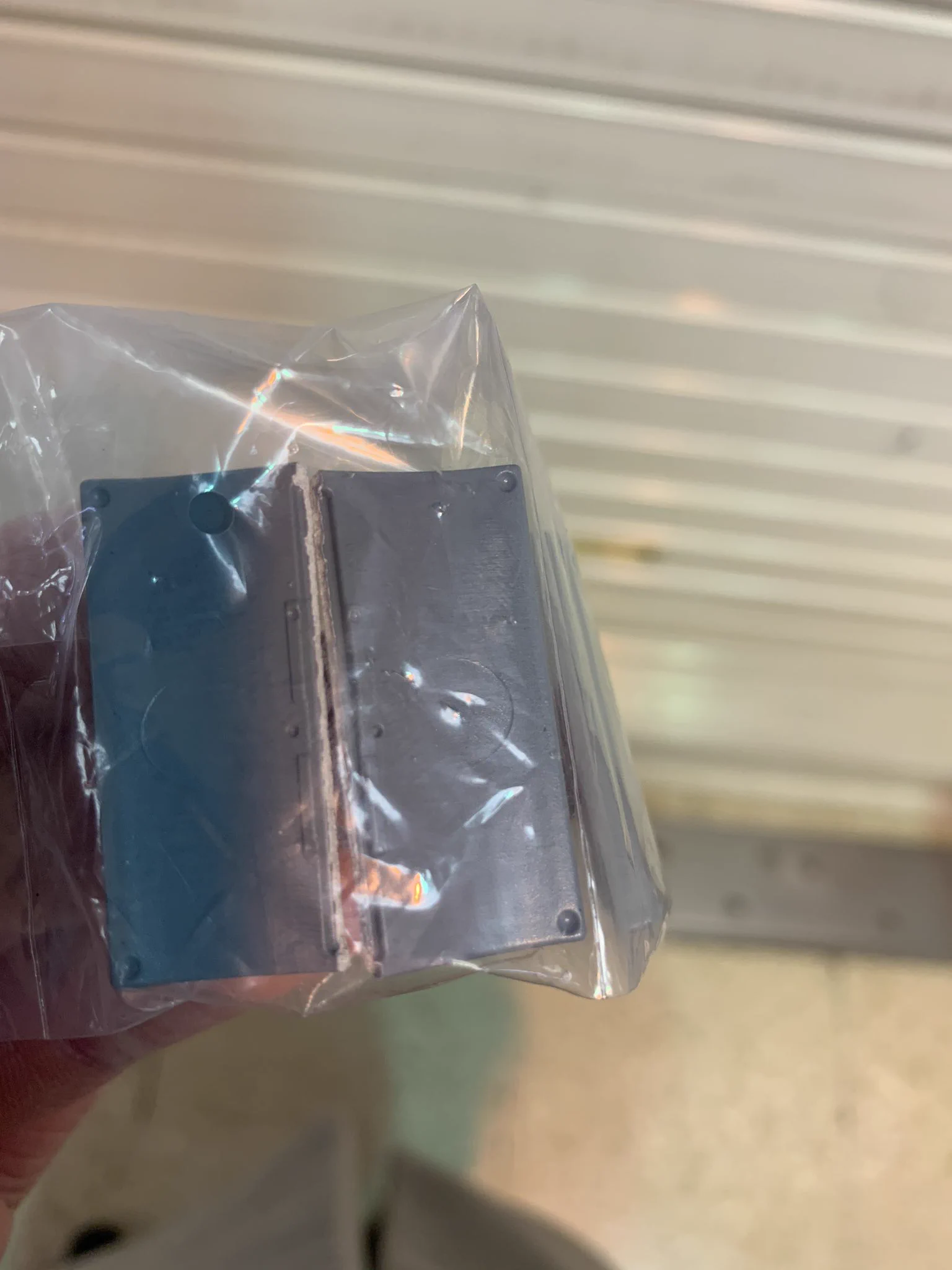 まじで割れる瓦のガチャガチャｗｗ「あ、これ割れたらそのままなのか！やっちまったｗ」