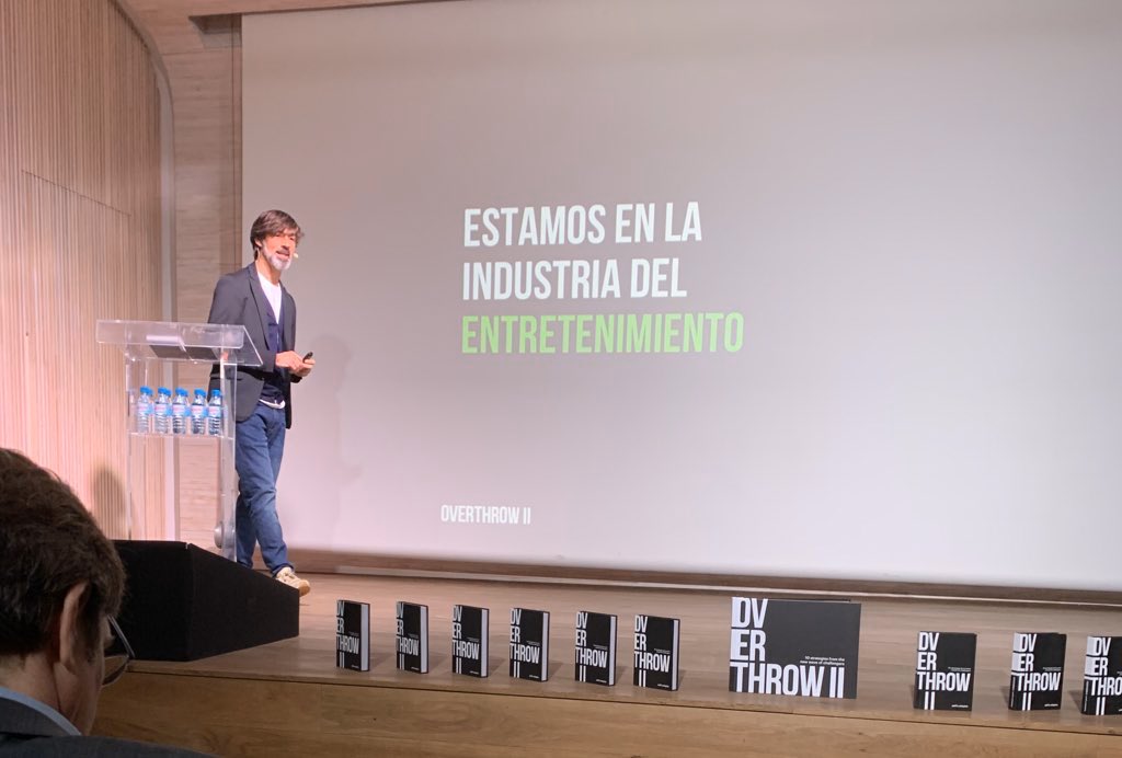 elpublicistacom's tweet photo. ¿Contra quién competimos y cómo?
El competidor de #Netflix no es otra plataforma de streaming como #HBO; sino juegos como #Fornite. Estamos en la era del entretenimiento.
Nos lo cuenta Daniel Fernández (@PHDSpain)
#OverthrowII https://t.co/AQzu6BgVHP