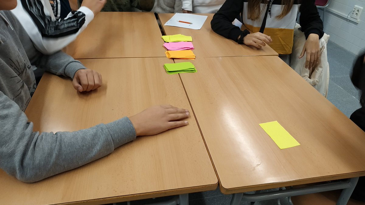 MariolaScience's tweet image. En 1ESO hemos aprovechado el tema de los animales vertebrados para crear juegos en el aula #gamificación #ProfesBioGeo #cooperativo