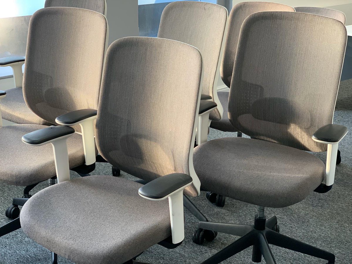 TLMT_'s tweet photo. Early morning arrival, the new office chairs have arrived!🙌🏼It is all coming together smoothly 😊

#NewOffice #NewChairs #OfficeChairs #OfficeFurniture #Moving https://t.co/uAbfKPiHoJ