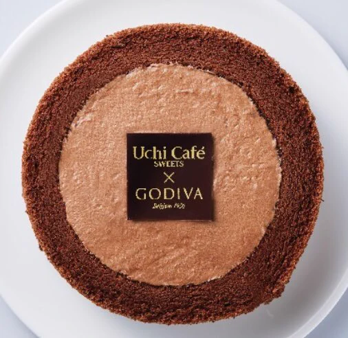 発売2週間で約250万個売れた伝説のスイーツ「Uchi Cafe×GODIVA ショコラロールケーキ」１月２９日よりローソンから発売されます。