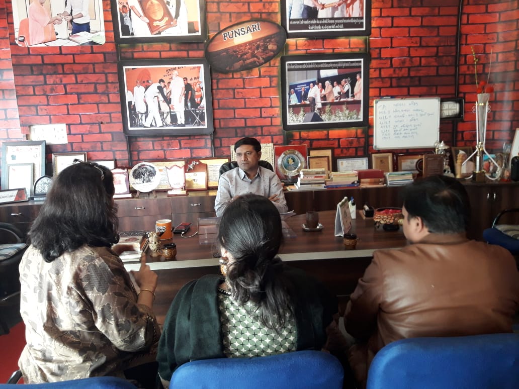 himanshupunsari's tweet photo. Raintree Foundation India Pune પુના મહારાષ્ટ્રના ફોઉન્ડર પ્રેરણા લાંગા તેમજ તેમની ટીમે આજે શુભેચ્છા મુલાકાત કરી.
#RaintreeFoundation #Puna #Maharashtra #FounderPrernaLanga #Visit #Punsari #Sarpanch #ModelVillage @RaintreeFoundat #ModelIndia #HimanshuPatel #Gujarat #India https://t.co/tXSAhJuvMk
