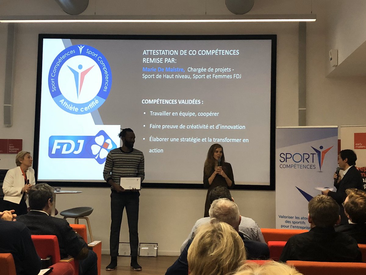 de_mbea's tweet photo. Cérémonie annuelle de remise des attestations @SpCompetences, dispositif créé par @FDJsport et @BarreVero. Déjà 13 athlètes accompagnés depuis 2018 dans l’identification des compétences développées pendant leur carrière sportive pour une meilleure reconversion pro🥇 https://t.co/a94NRmaUbp