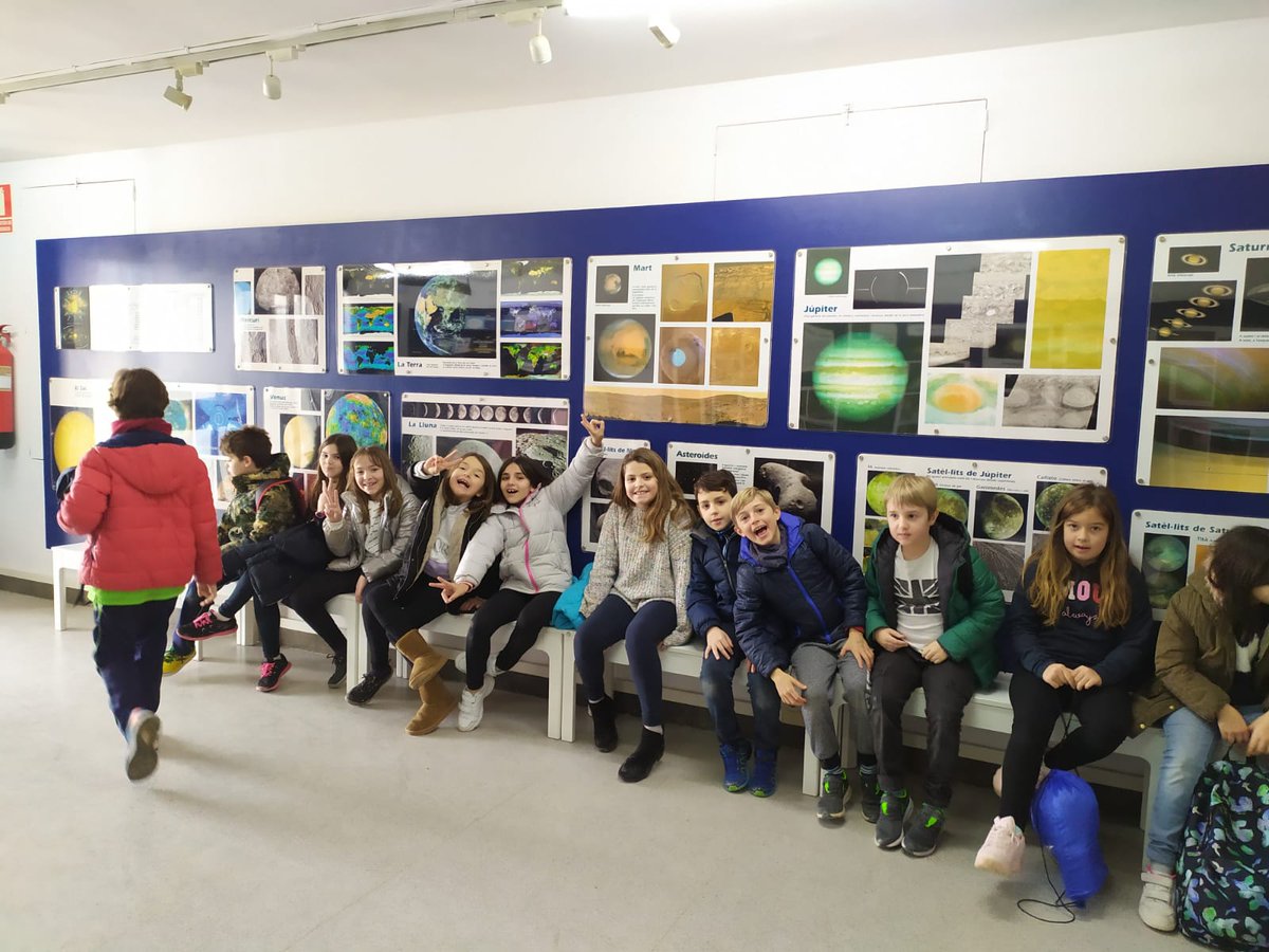 epiasabadell's tweet photo. Els nois i noies de 4t hem visitat l'observatori astronòmic de Sabadell per aprendre coses sobre l'espai i així tenir més elements per poder respondre a la pregunta del nostre itinerari: Perquè a Sabadell la nit de Nadal fa fred i a la nit de Sant Joan fa calor?
#4TPRIPIASABADELL https://t.co/r9M89dTLEK