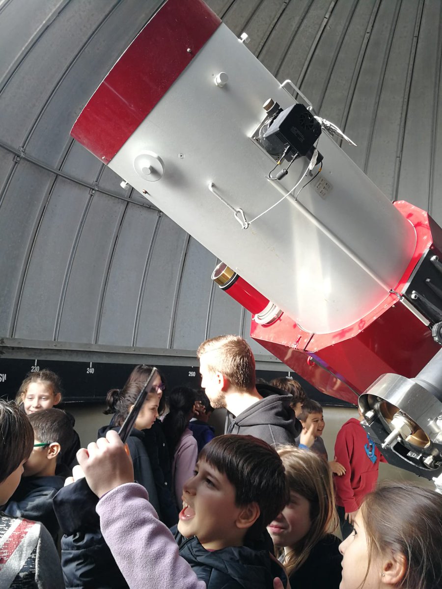 epiasabadell's tweet photo. Els nois i noies de 4t hem visitat l'observatori astronòmic de Sabadell per aprendre coses sobre l'espai i així tenir més elements per poder respondre a la pregunta del nostre itinerari: Perquè a Sabadell la nit de Nadal fa fred i a la nit de Sant Joan fa calor?
#4TPRIPIASABADELL https://t.co/r9M89dTLEK