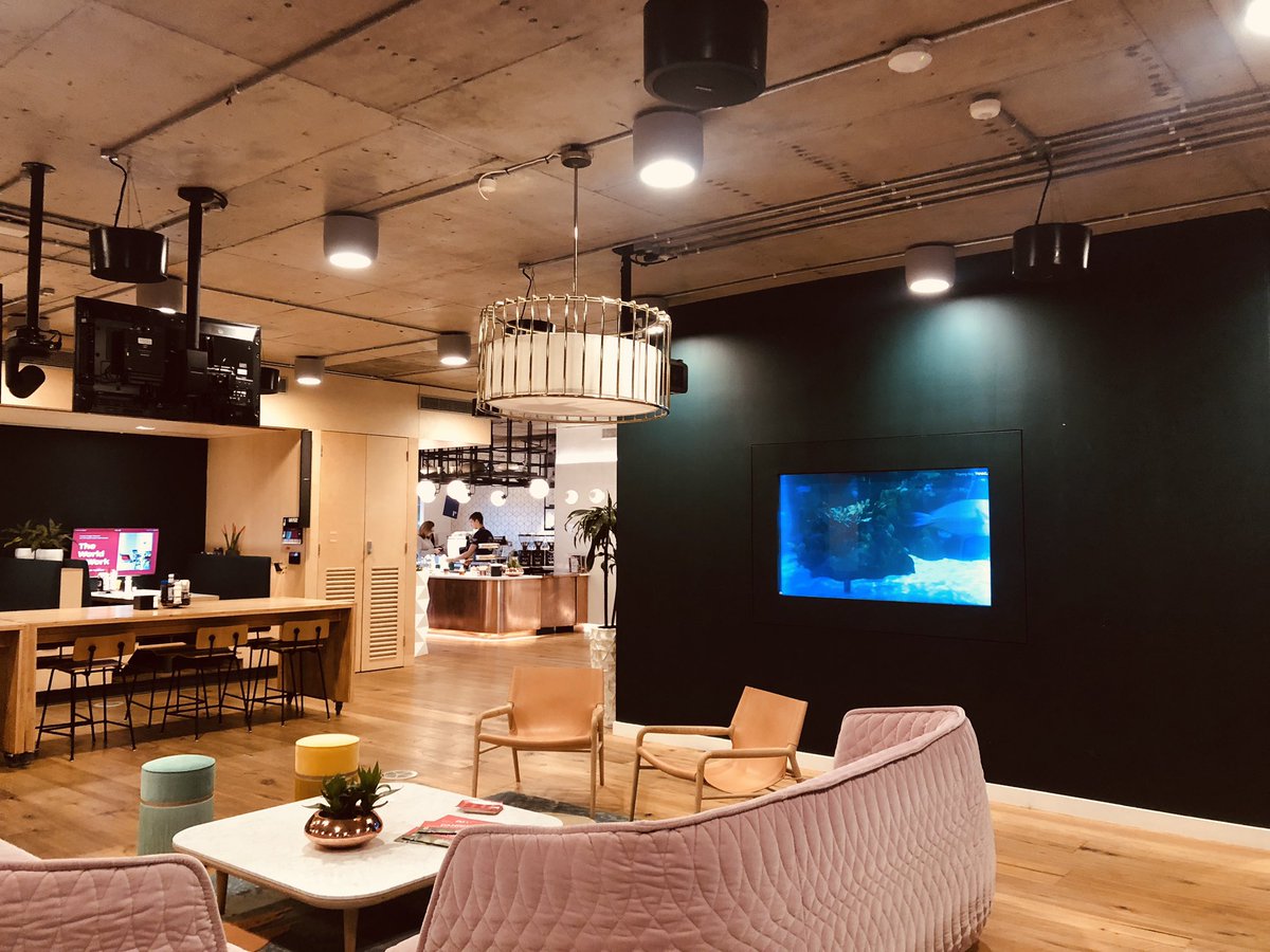 AudenciaDigital's tweet photo. Les #SMED dans les locaux de @Dropbox Dublin ! Grâce à @RebKBeaty le cloud n'aura plus de secret pour les #SMED ! #LetSmedDublin #Audencia_LEX #Quentinprojectforlife @audencia @AudenciaDigital @ms_audencia https://t.co/kr0w3IFwHa